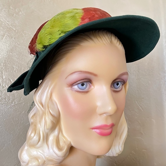 SMART 1950s' GREEN FELT HAT WITH BOW, FEATHERS & VEILING - Picture 10 of 12